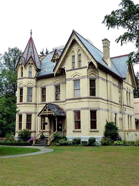 Annandale House Museum, Tilsonburg, Ontario. Photo Credit: Colincan, Wikimedia Commons