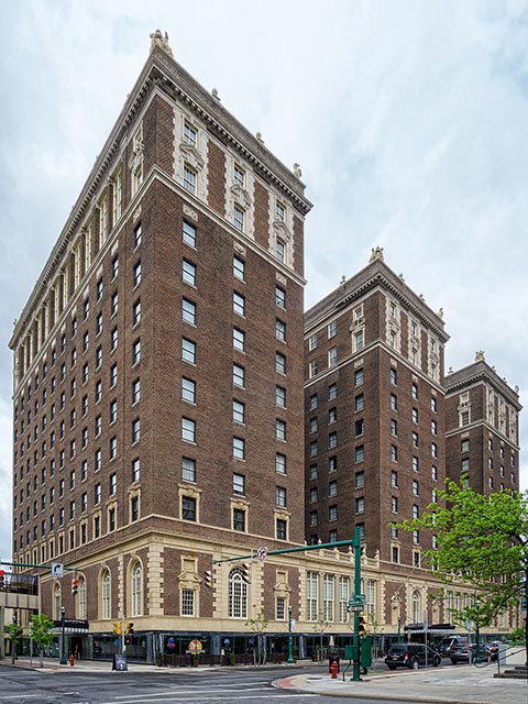 Hotel Syracuse, Syracuse, New York, USA. Photo Credit: Kenneth C. Zirkel, Wikimedia Commons