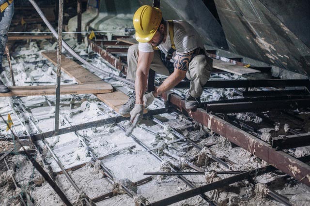 The Kings Theater: HPCS technician stabilizes back of fibrous plaster with RE Aramid Gel