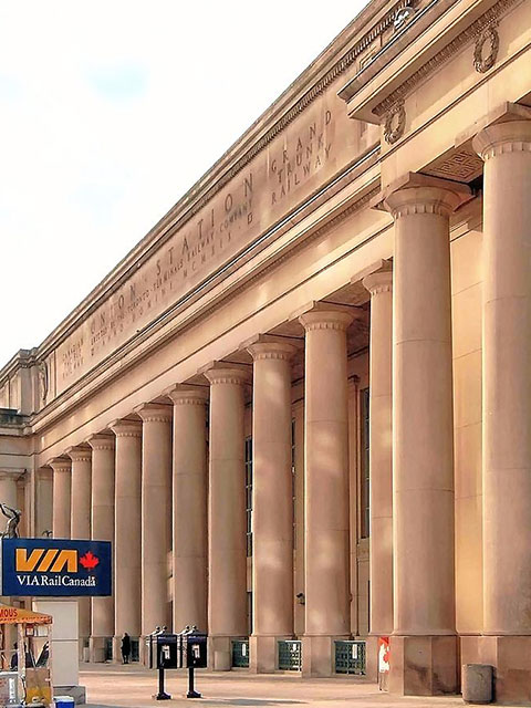 Union Station, Toronto, Ontario. Photo Credit: Dhodges, Wikimedia Commons